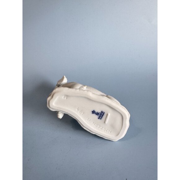 Vintage Kaiser Porcelain Figurine Of A Sitting Dog  Handcrafted White Ceramic De - Picture 5 of 5